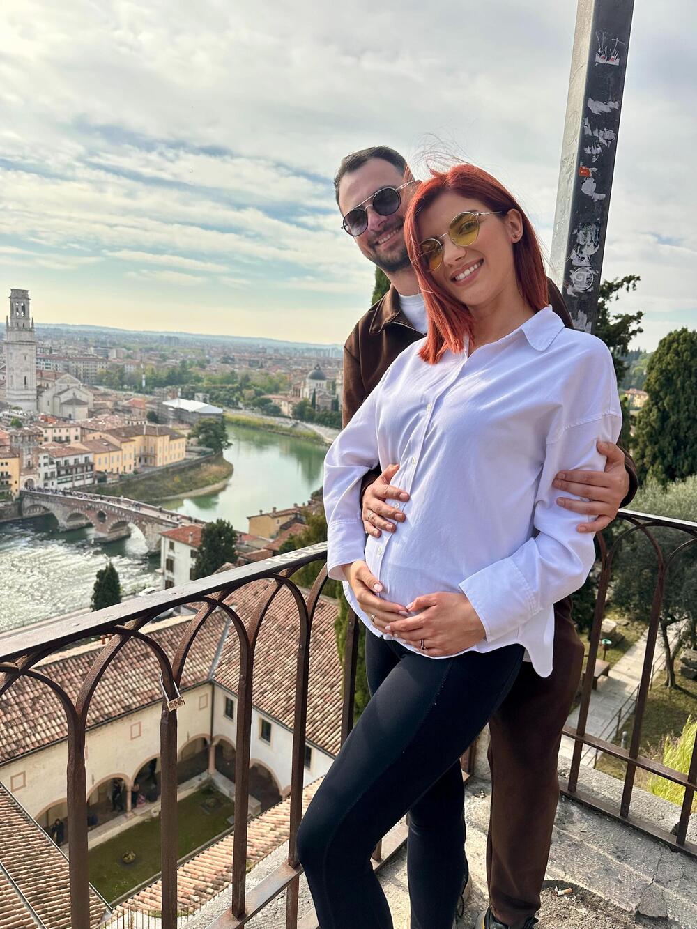 STIŽE PRINOVA: Kristina blista u petom mesecu trudnoće, lepšu trudnicu niste videli