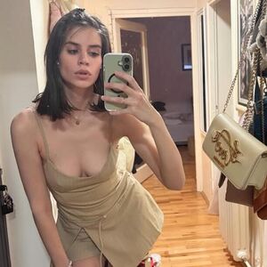 ŠTA LI JOJ 32 GODINE STARIJI MUŽ KAŽE NA OVE POZE? Marija u miniću i bez brusa provocira, pokazala kakva je boginja