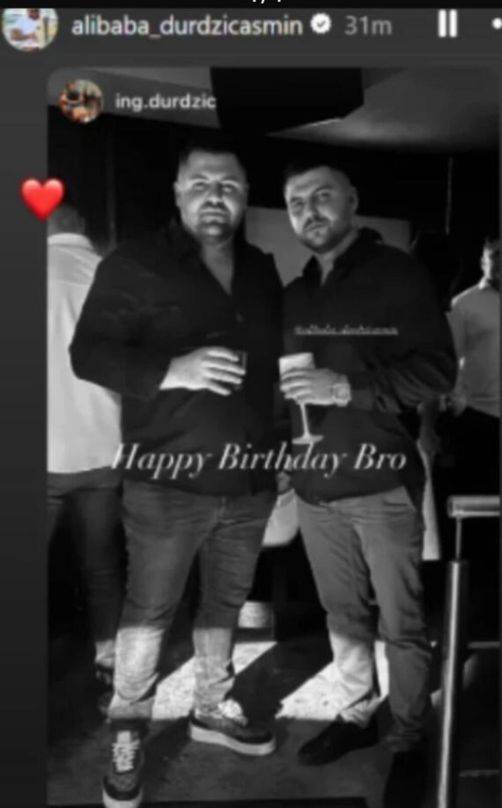 OVO JE OŽENJENI BRAT ASMINA DURDŽIĆA! Mišići na njemu samo što NE EKSPLODIRAJU - slika GRDOSIJE šokirala narod