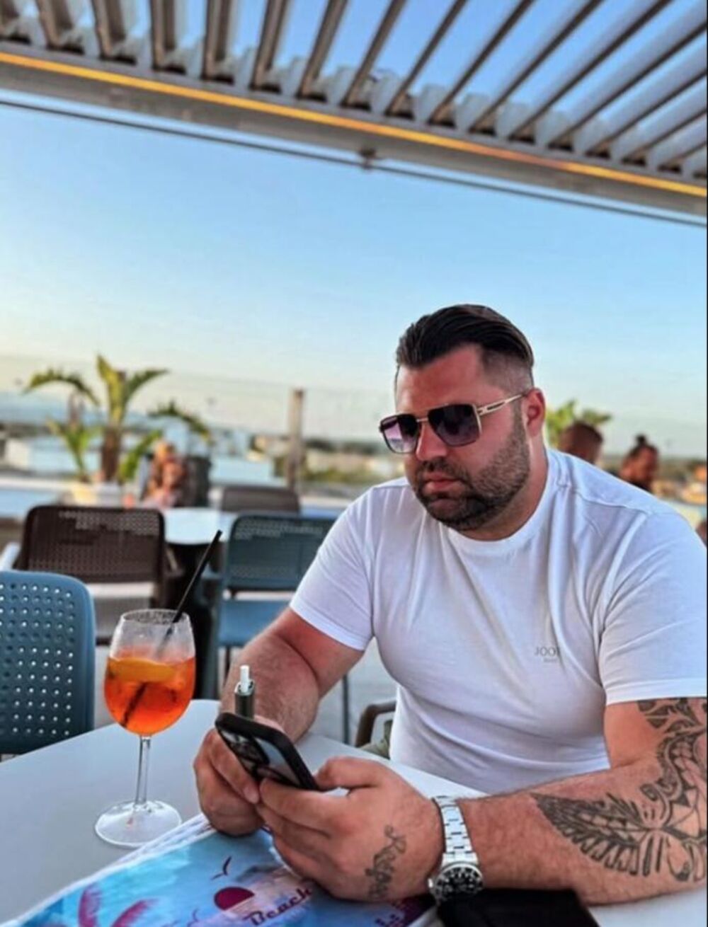 OVO JE OŽENJENI BRAT ASMINA DURDŽIĆA! Mišići na njemu samo što NE EKSPLODIRAJU - slika GRDOSIJE šokirala narod