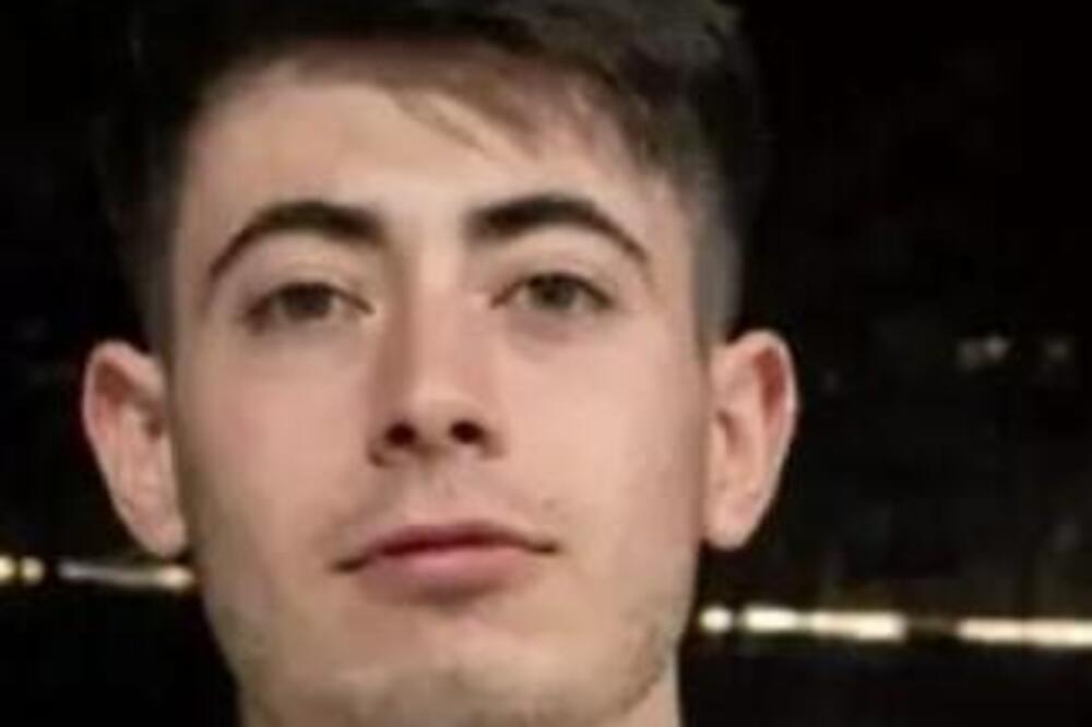 OVO JE TINEJDŽER (19) KOJI JE SA SAČMAROM UPAO U ŠKOLU: Pucao na sve koji su mu se našli na putu, pa se UBIO!