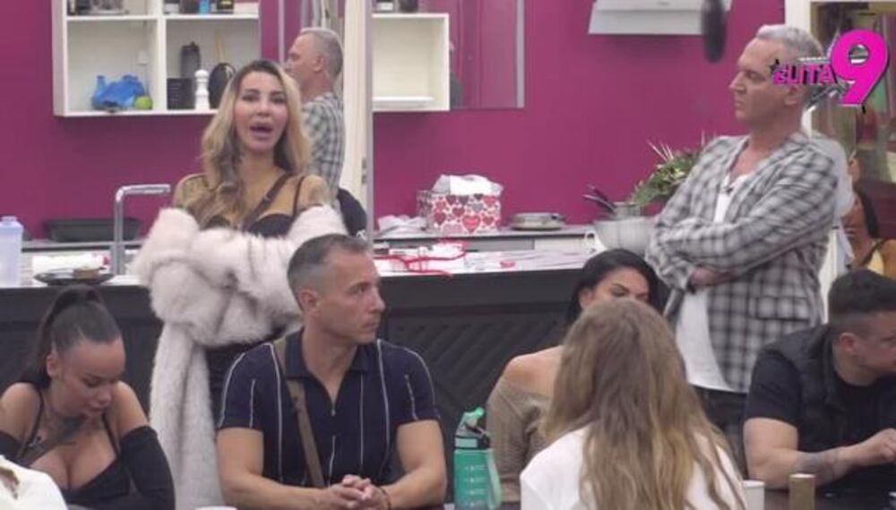 ESKALIRALO NA PINKU! Bivša LJUBAVNICA i ŽENA se čašćavale za sve pare! Ovim rečima je OBRISALA PATOS s njom