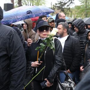 ACO NEM OD BOLA, A ZORANA SUZAMA KVASI BELU RUŽU! Evo ko je od POZNATIH ispratio Vujoševića! Tuga sa Novog groblja