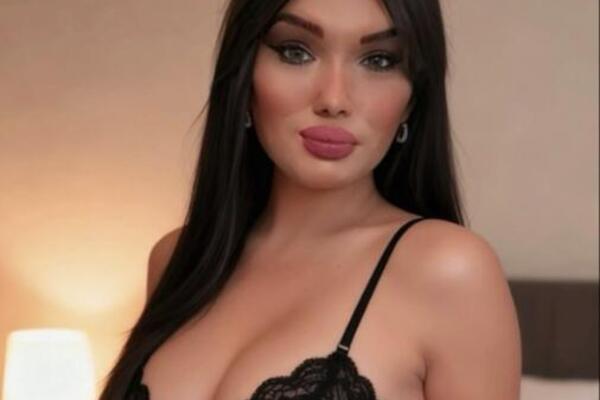 DA LI BISTE IKAD REKLI DA JE BILA MUŠKO? Operisala pol, pa se svukla u MINIĆ! Ljudi kliču PLASTIČNOM HIRURGU