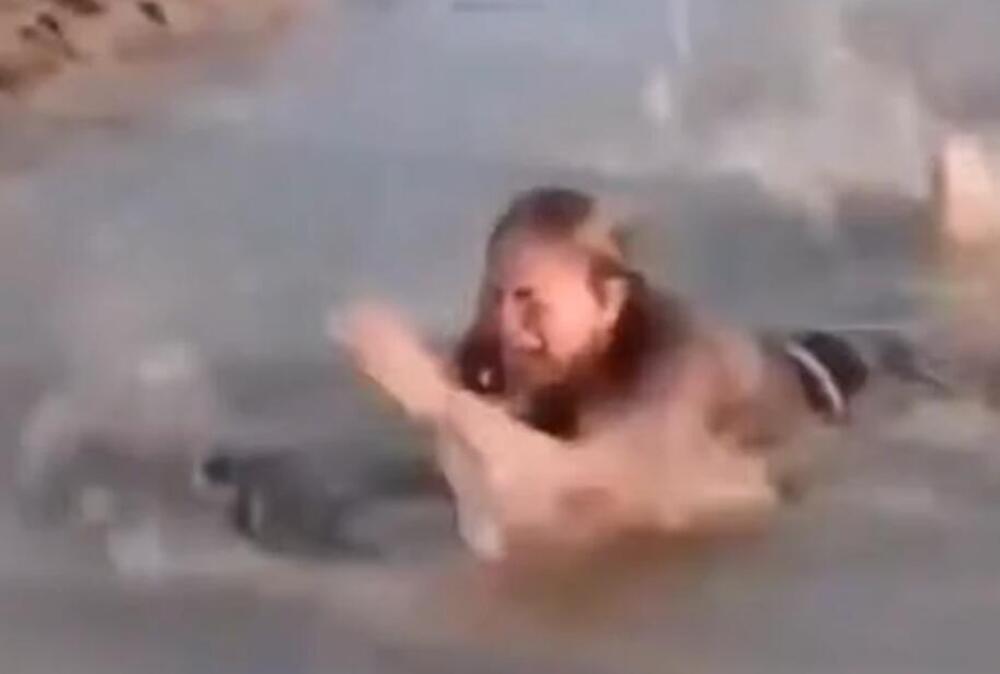 Plivala je u mirnoj vodi, a onda je pomislila da je uhvatila debelu granu: Zatim je usledio VRISAK i BORBA ZA ŽIVOT