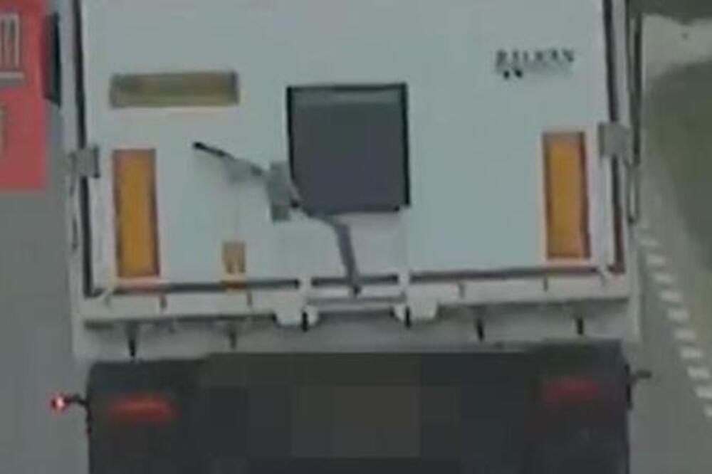 KAMIONDŽIJA DIVLJAO ZA VOLANOM, VOZIO ČAK 121 KM/H! Policajci ga ZAUSTAVILI pa se ŠOKIRALI KAD SU I OVO VIDELI!