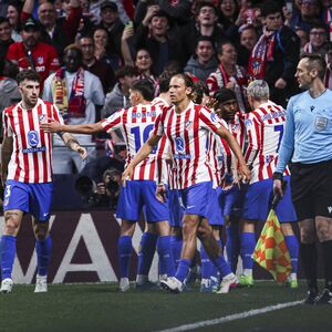 Atletiko u polufinalu! Pirova pobeda Barselone u Madridu posle poništenog gola, crvenog kartona i krvi (Video)