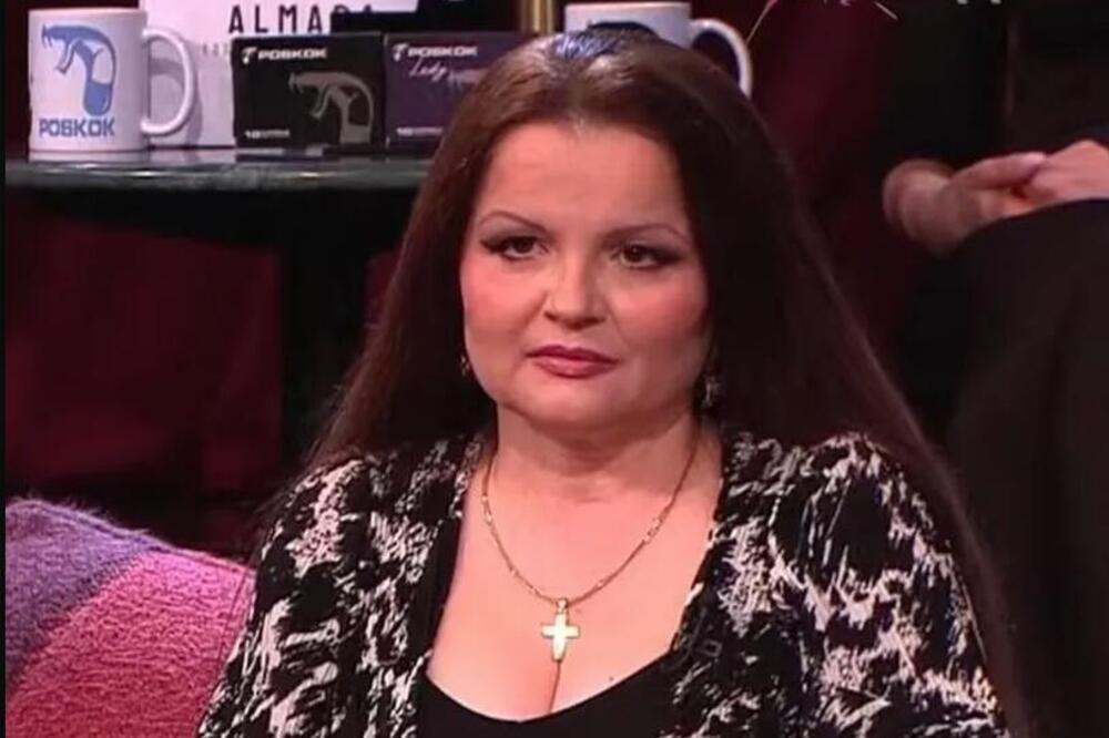 "HOĆU POSAO, MORAM DA LEGNEM" Priznala da ju je terao na ODNOSE! Kad je otišla kod njegove žene zatekla je ovo