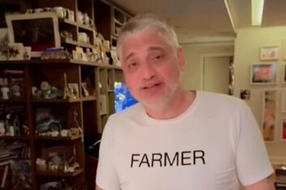 ACA SE BAŠ ISPRSIO! Pogledajte šta je ZATEKLO ČEDU JOVANOVIĆA u stanu za ROĐENDAN! Pored PEVAČICE, dobio i OVO