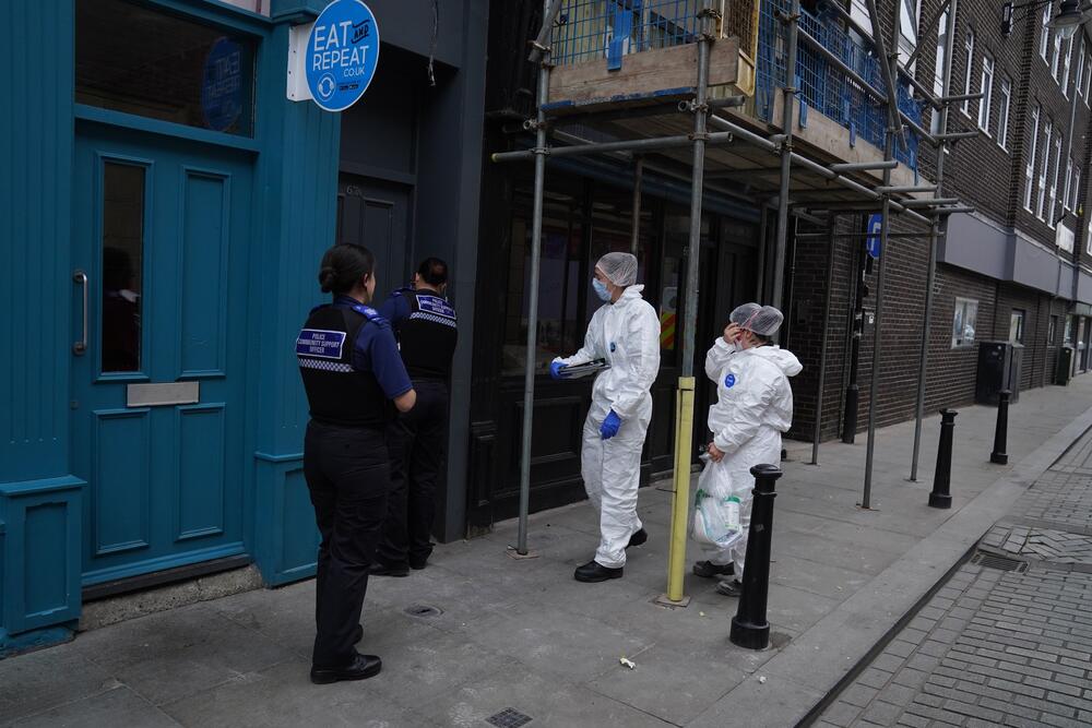 KOSTUR BEBE PRONAĐEN ISPOD KUĆE! Oko vrata dečaka obmotana uzica, a TELO UVIJENO U NOVINE - detalji bude jezu!