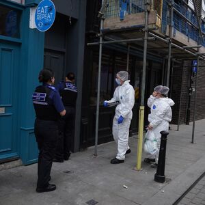 KOSTUR BEBE PRONAĐEN ISPOD KUĆE! Oko vrata dečaka obmotana uzica, a TELO UVIJENO U NOVINE - detalji bude jezu!