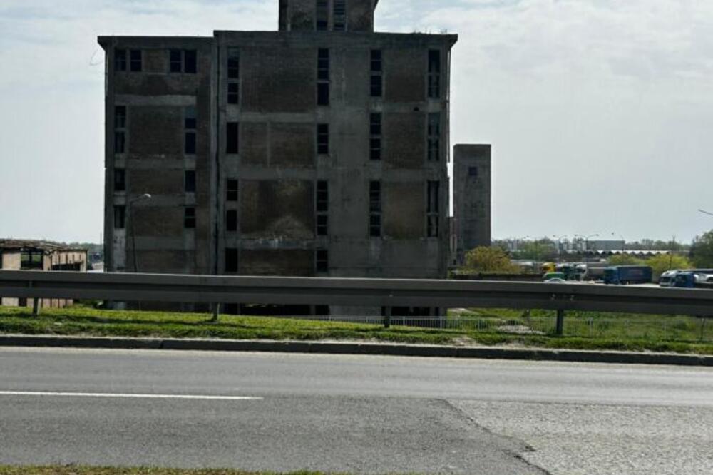 MLADIĆ (18) SE OKLIZNUO S 30 METARA VISINE! Prve slike s mesta nesreće u staroj Azotari, OTKRIVENO I KAKO JE PAO!