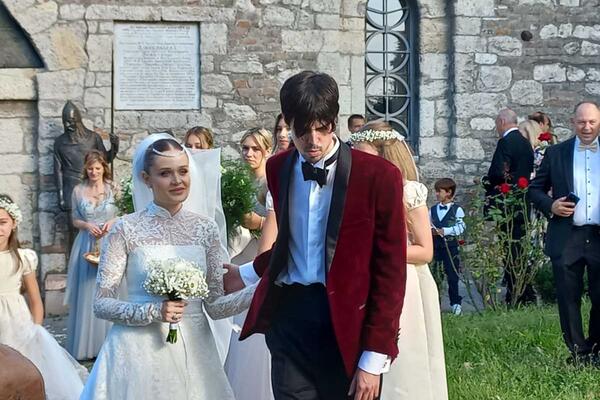 KAO GROM IZ VEDRA NEBA! RAZVELA SE MINA SOVTIĆ! Pukao brak sa Lukom