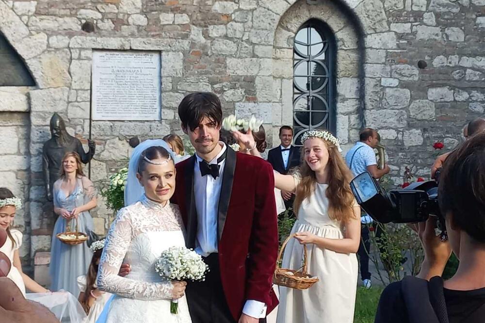 DVA PUTA MU REKLA "DA", PA GA ZAUVEK OTPISALA! Ko je BIVŠI ZET ANICE DOBRE? Nema čime se ne bavi