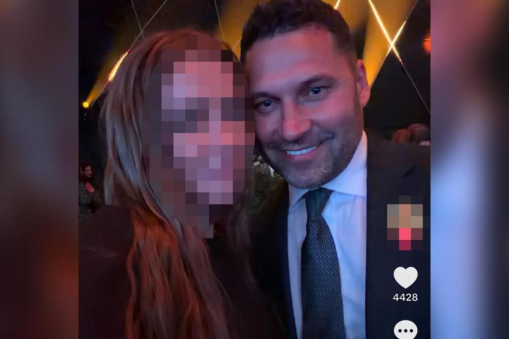 DODIRIVALI SE PRED SVIMA! DUŠKO UHVAĆEN USRED AKCIJE SA PLAVUŠOM! Tvrde da je ISKOPIRANA KARLEUŠA