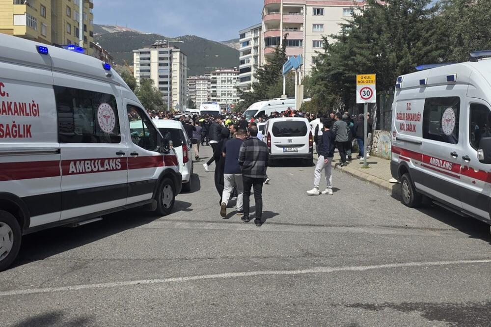 UČENIK OSMOG RAZREDA IZVRŠIO MASAKR U ŠKOLI U TURSKOJ, PA SE UBIO! Oružje uzeo od OCA KOJI JE BIVŠI POLICAJAC?