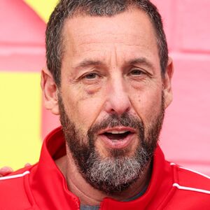 DŽABE MU MILIONI KAD JEDE OSTATKE, NOSI FUŠ STVARI I NEMA KOLA! Kad se pojavio sa ŽENOM I ĆERKAMA, zanemeli su