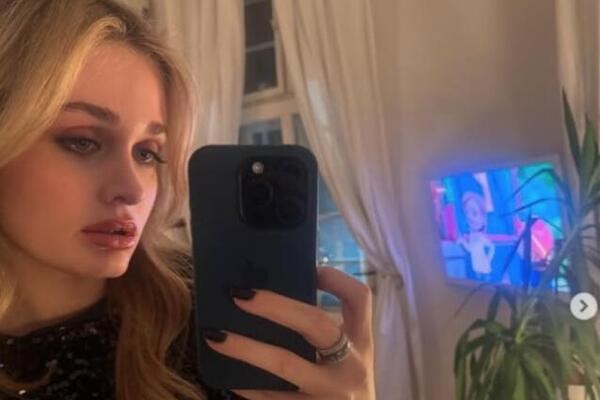 OVAKO IZGLEDA STAN U KOJEM ŽIVI MINA POSLE RAZVODA OD LUKE! Luks kuhinja PARI OČI - a tek da vidite kakav je pod