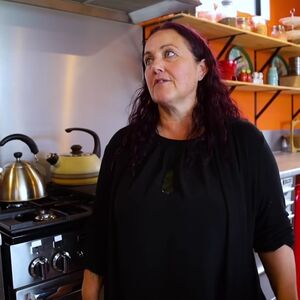 Posle razvoda promenila život iz korena: Napravila kuću od kontejnera, ne plaća račune i uživa! (VIDEO)