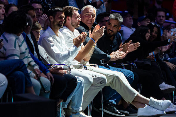 Đokovići i Dončići na utakmici Reala i Crvene zvezde u Madridu (Video)