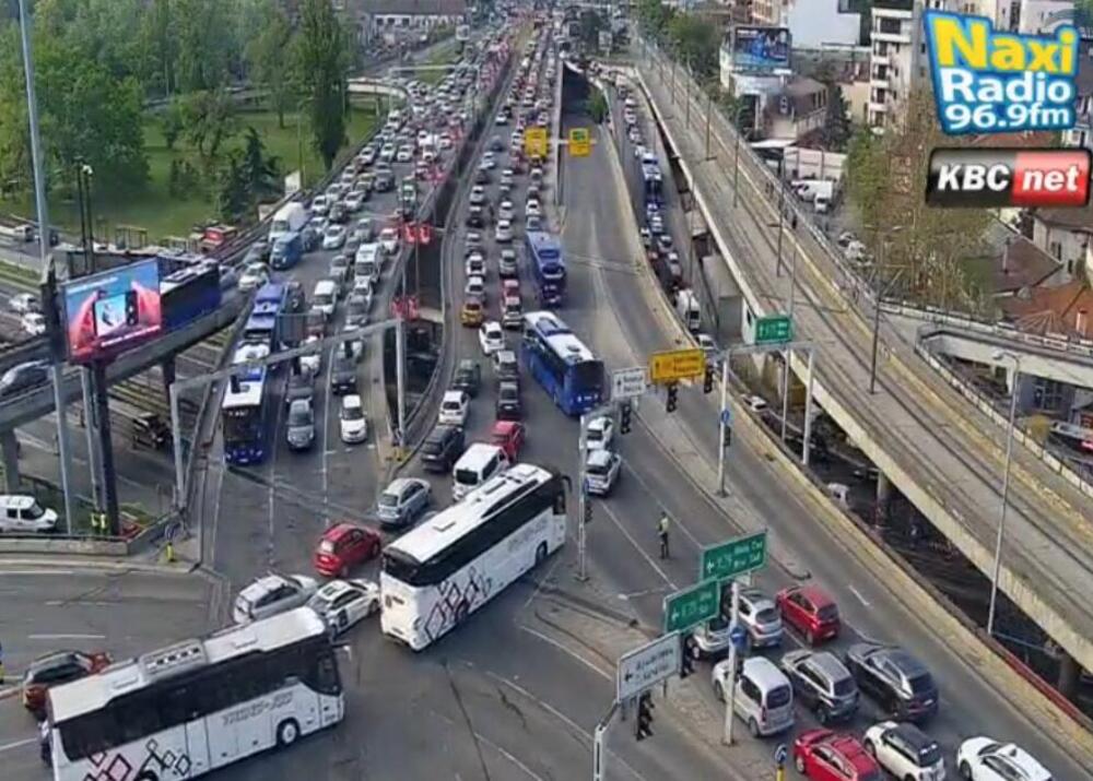 KRKLJANAC U OVIM DELOVIMA BEOGRADA: Kolone duge više stotina metara - nema pomeranja, VOZILA STOJE U MESTU (FOTO)