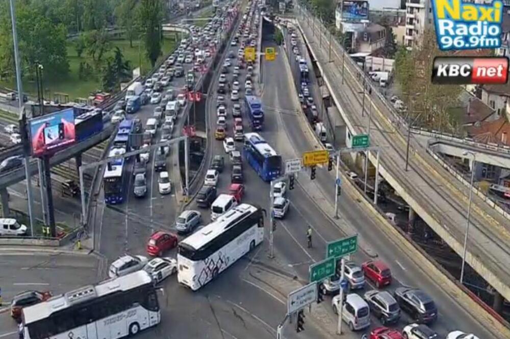 KRKLJANAC U OVIM DELOVIMA BEOGRADA: Kolone duge više stotina metara - nema pomeranja, VOZILA STOJE U MESTU (FOTO)