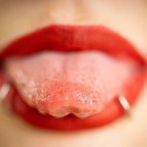 "UMREĆU": Kašljala više od MESEC dana, pa je kod lekara sačekao HOROR! Zaglavilo joj se TIK DO AORTE