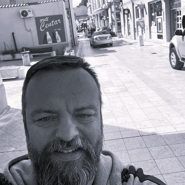SUPRUGA POKUŠALA DA GA REANIMIRA DOK JE UMIRAO! Potresni detalji SAŠINE SMRTI! Sve se desilo iznenada