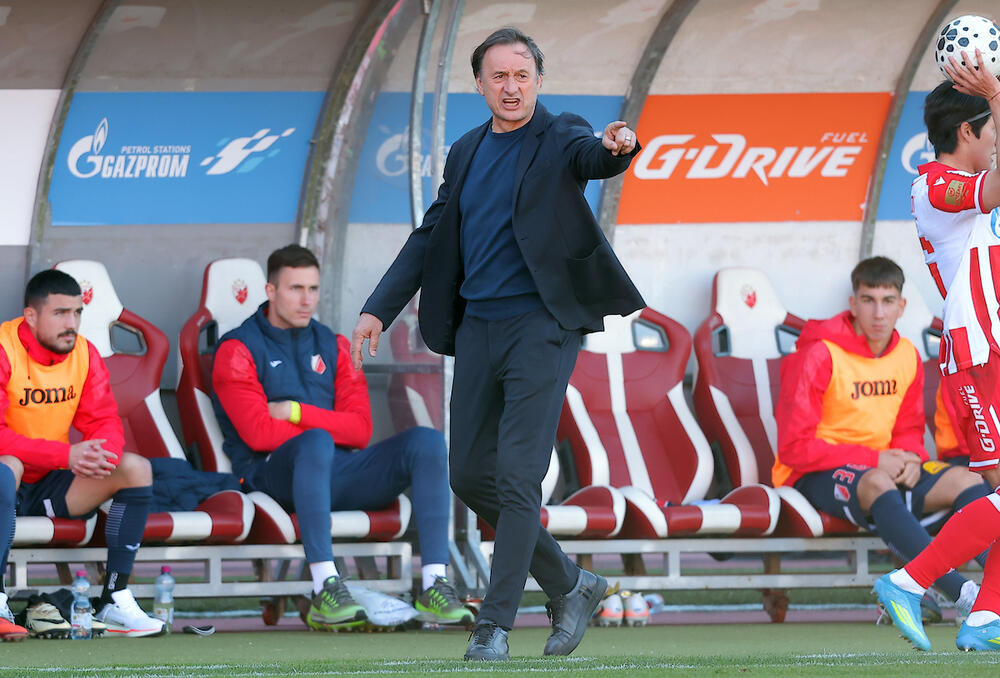 "Smešna situacija... Ubeđivali su sudiju dva minuta da nam pokaže crveni, čak su i igrači Zvezde bili iznenađeni"