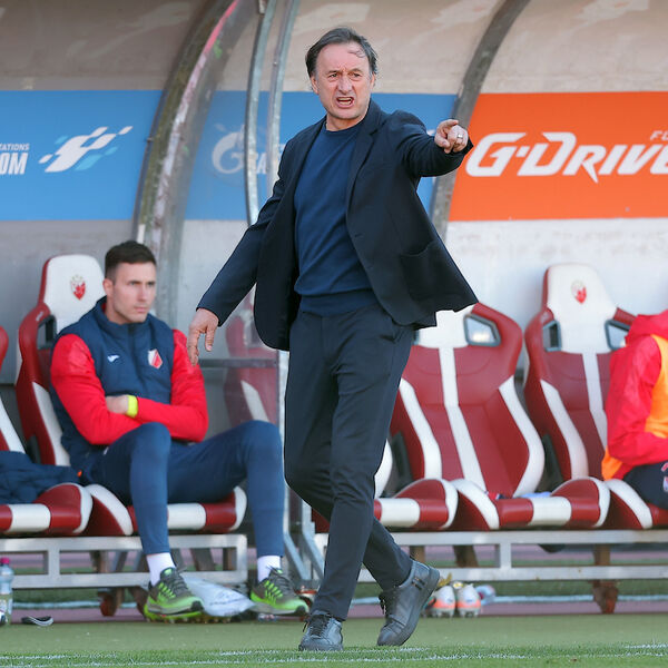 "Smešna situacija... Ubeđivali su sudiju dva minuta da nam pokaže crveni, čak su i igrači Zvezde bili iznenađeni"