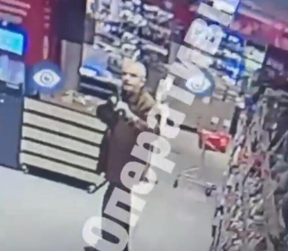 Detalji krvavog masakra u Kijevu: Napadač ubijen na licu mesta, policajci suspendovani