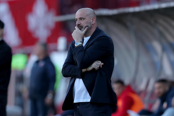 Dejan Stanković tešio Sinišu Tanjgu posle crvenog kartona - "bile su mu pune oči suza, samo sam mu rekao..."