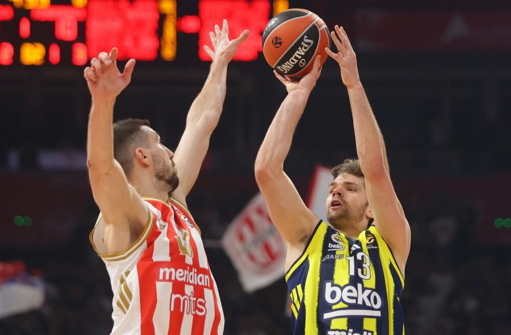 Tarik Biberović na utakmici Crvene zvezde i Fenerbahčea u sezoni 2025/26 Evrolige