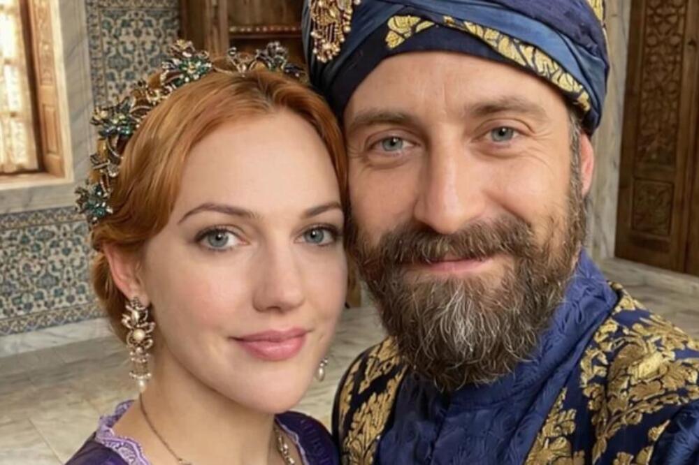 SULEJMAN I HUREM ZAJEDNO POSLE 15 GODINA Objavili fotku, pa izazvali HISTERIJU: Ona STARI UNAZAD, a NJEGA DA VIDITE