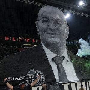 Spektakularna koreografija Grobara u čast Duška Vujoševića (Video)