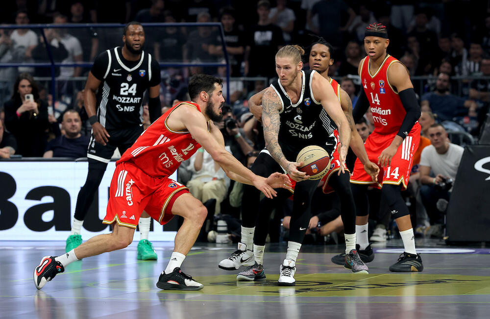 Partizan imao +19, Crvena zvezda se vratila, ali na kraju poraz i loša uvertira za Barselonu (Video)