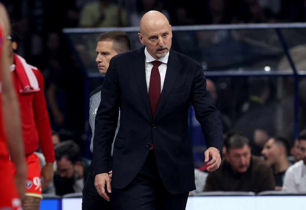 Saša Obradović na utakmici Partizana i Crvene zvezde u top 8 fazi ABA lige u sezoni 2025/26