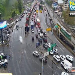 U Beogradu lije kao iz kabla, saobraćaj je doslovno stao! Centar stoji, gužve na Autokomandi, ovo je noćna mora