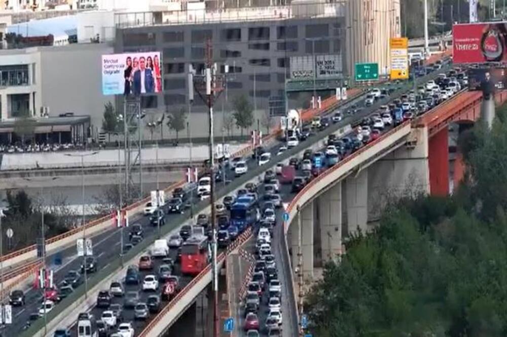 BEOGRAD JE I MIMO ŠPICA U TOTALNOM KOLAPSU KOJI NE PRESTAJE! Vozila bukvalno mile, u Takovskoj je najgore! (FOTO)