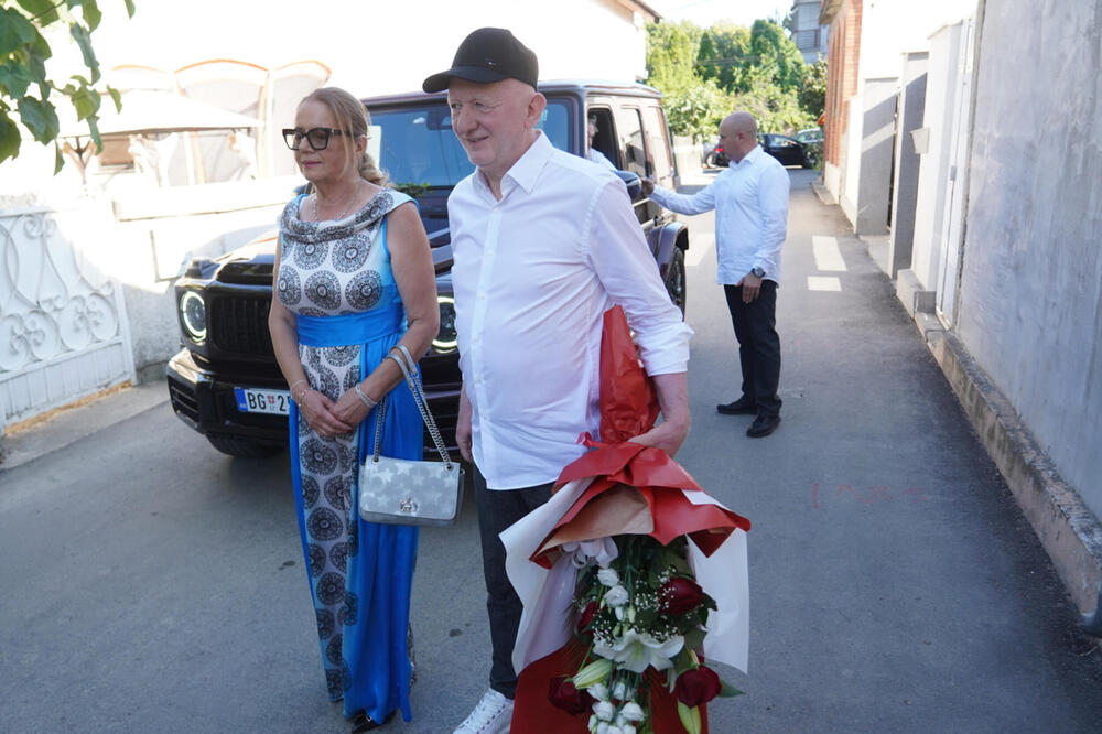 "DOBILA JE PAR PUTA I BATINE..." Sa ženom je od njene 18. godine, a Miša tek sad otkrio šta je proživela zbog njega