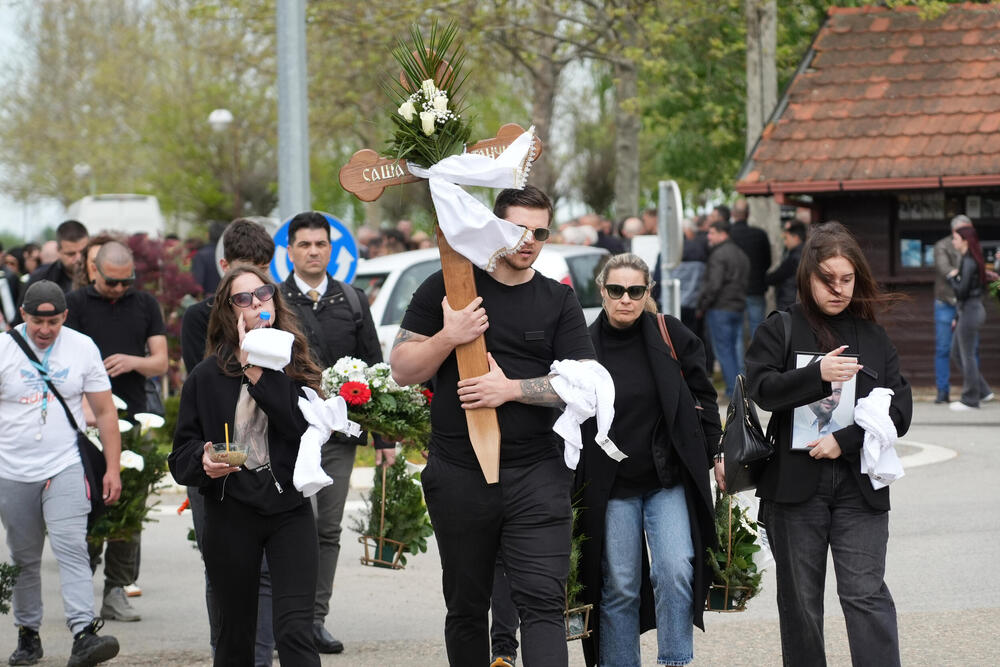 SAHRANJEN SAŠA KATANČIĆ: Reči njegovog oca razaraju dušu, velika tragedija za porodicu