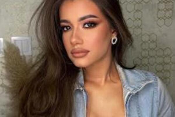 DELO MAJKE PRIRODE ILI PLASTIČARA? O njenim vrelim nastupima bruji Srbija, a istina će sve da šokira