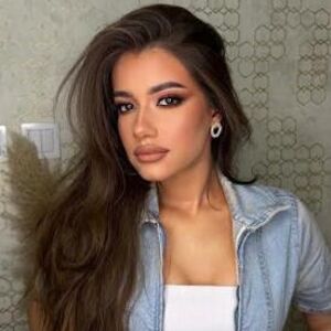 DELO MAJKE PRIRODE ILI PLASTIČARA? O njenim vrelim nastupima bruji Srbija, a sad otkrila istinu o sebi