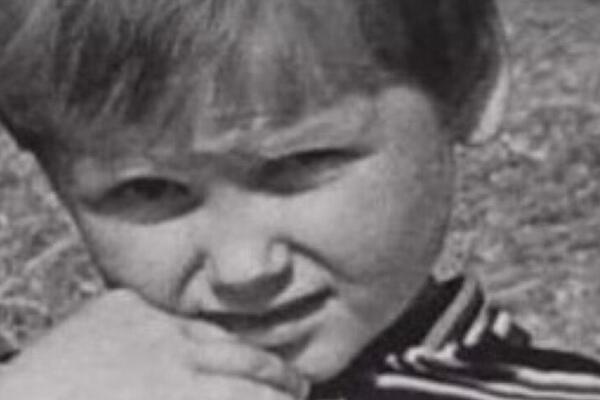 OVO JE JEDINA KOJA JOJ NIJE IZGORELA! Znate li ko je devojčica sa slike? Od malih nogu hodala u miniću