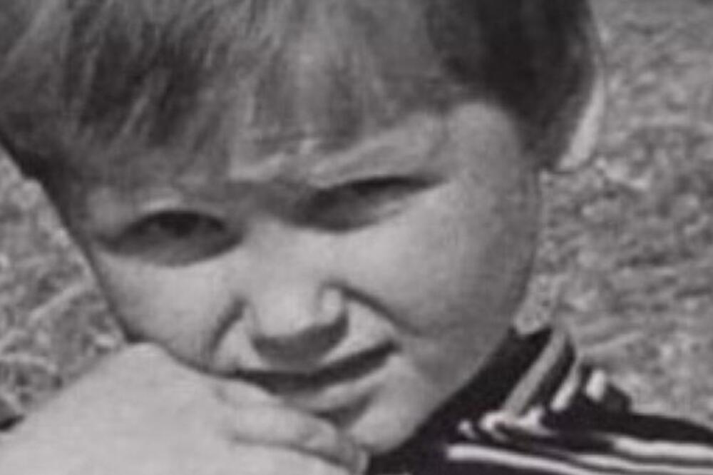 OVO JE JEDINA KOJA JOJ NIJE IZGORELA! Znate li ko je devojčica sa slike? Od malih nogu hodala u miniću