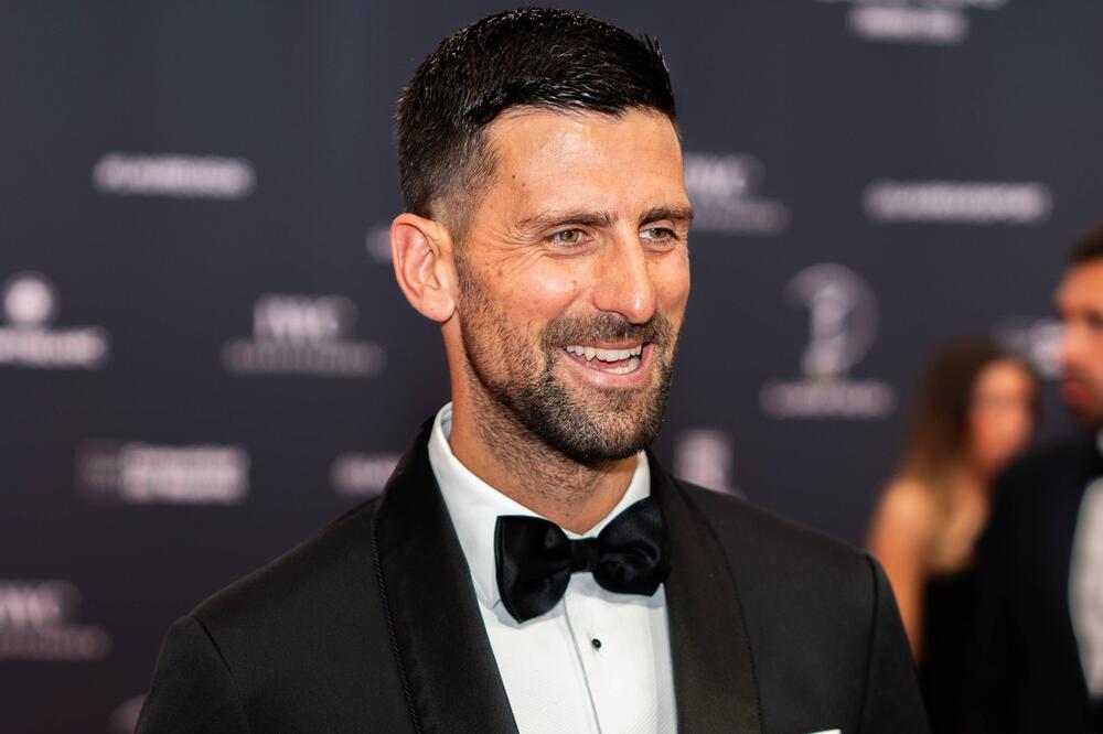 Selfi za Luvr: Domaćin Novak Đoković u društvu fudbalskih ikona (Foto)