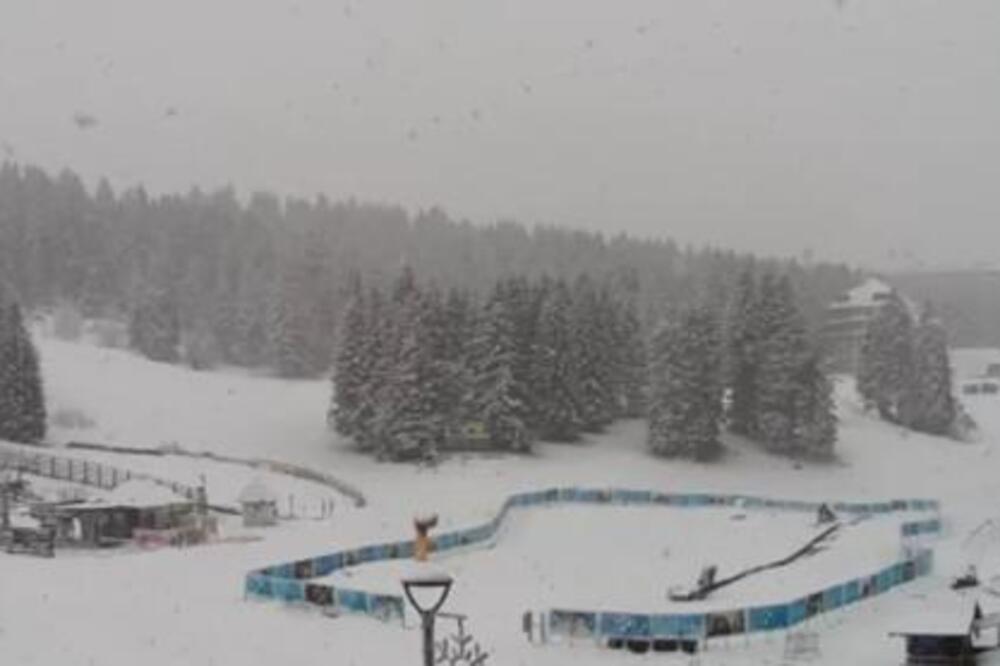 Zavejalo kao usred zime i ne prestaje da pada: Evo gde će se još u Srbiji zabeleti danas, vraća nam se sneg!