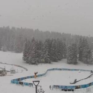 Zavejalo kao usred zime i ne prestaje da pada: Evo gde će se još u Srbiji zabeleti danas, vraća nam se sneg!