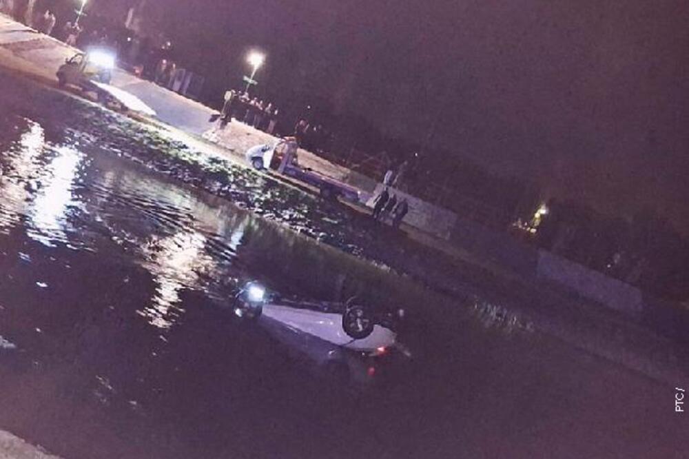 "MERCEDES" SLETEO U REKU KOD POPOVE PLAŽE: Spasioci izvlačili dvoje ljudi iz Crnog Timoka! (FOTO)