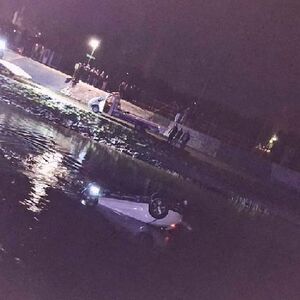 "MERCEDES" SLETEO U REKU KOD POPOVE PLAŽE: Spasioci izvlačili dvoje ljudi iz Crnog Timoka! (FOTO)